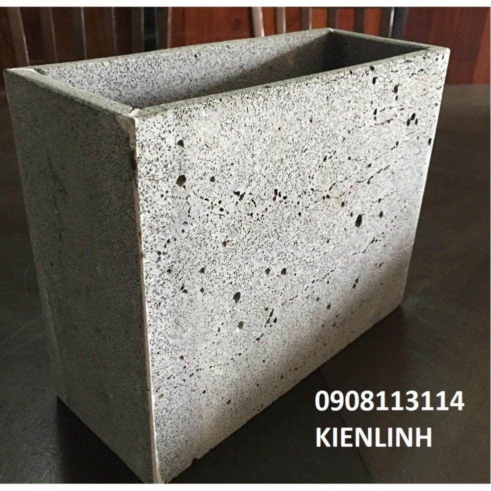 Chậu cây treo ban công hình chữ nhật bằng đá ong xám tự nhiên