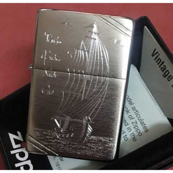 Bật Lửa ZIPPO 230 KHẮC THUẬN BUỒM XUÔI GIÓ 07 – 230.TBXG07