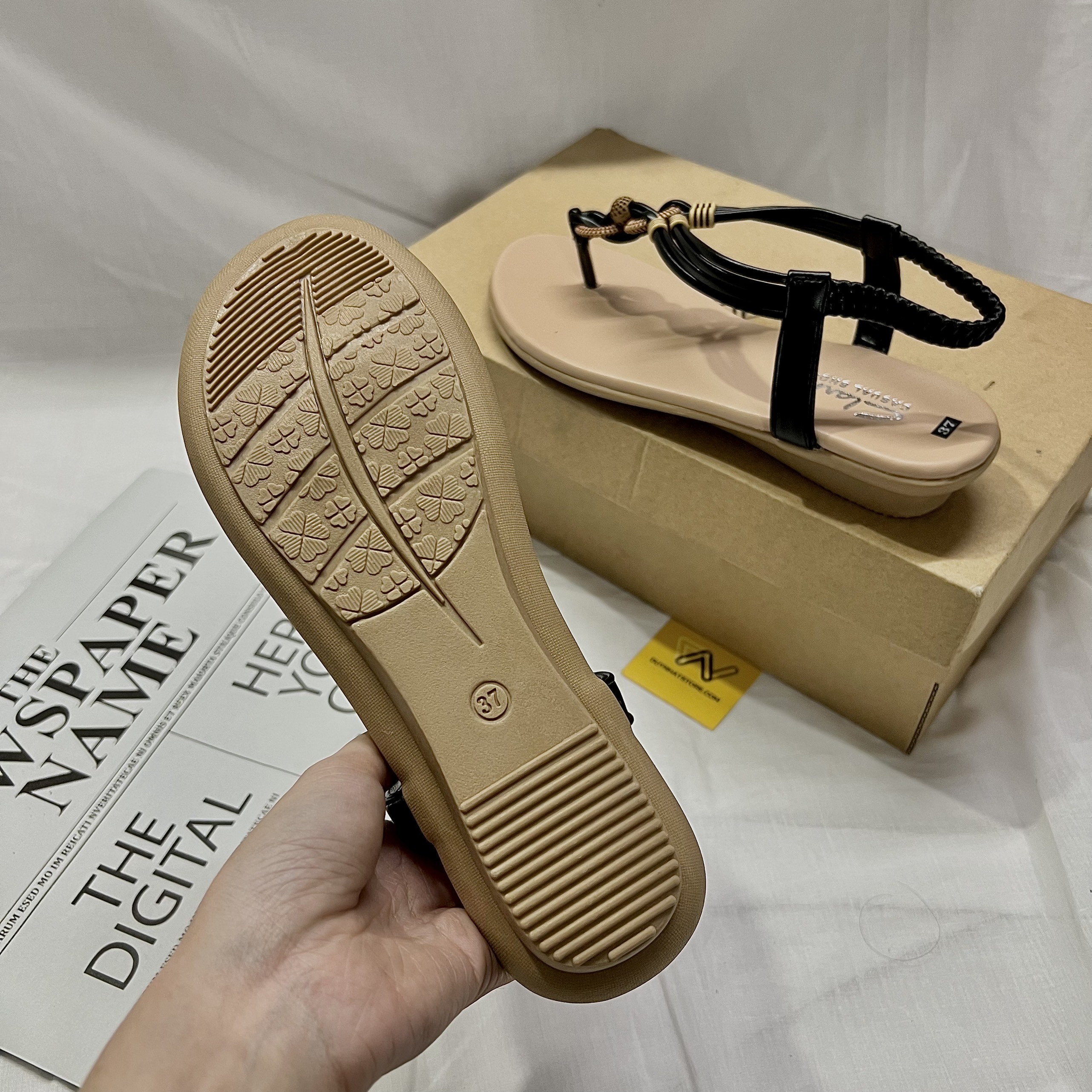 Giày Sandal Nữ Quai Kẹp Xỏ Ngón Màu Hồng Đen Dây Mảnh Nhỏ Duy Nhật Store Học Sinh Đi Học Bền Uzzang Chiến Thun Hạt Gỗ