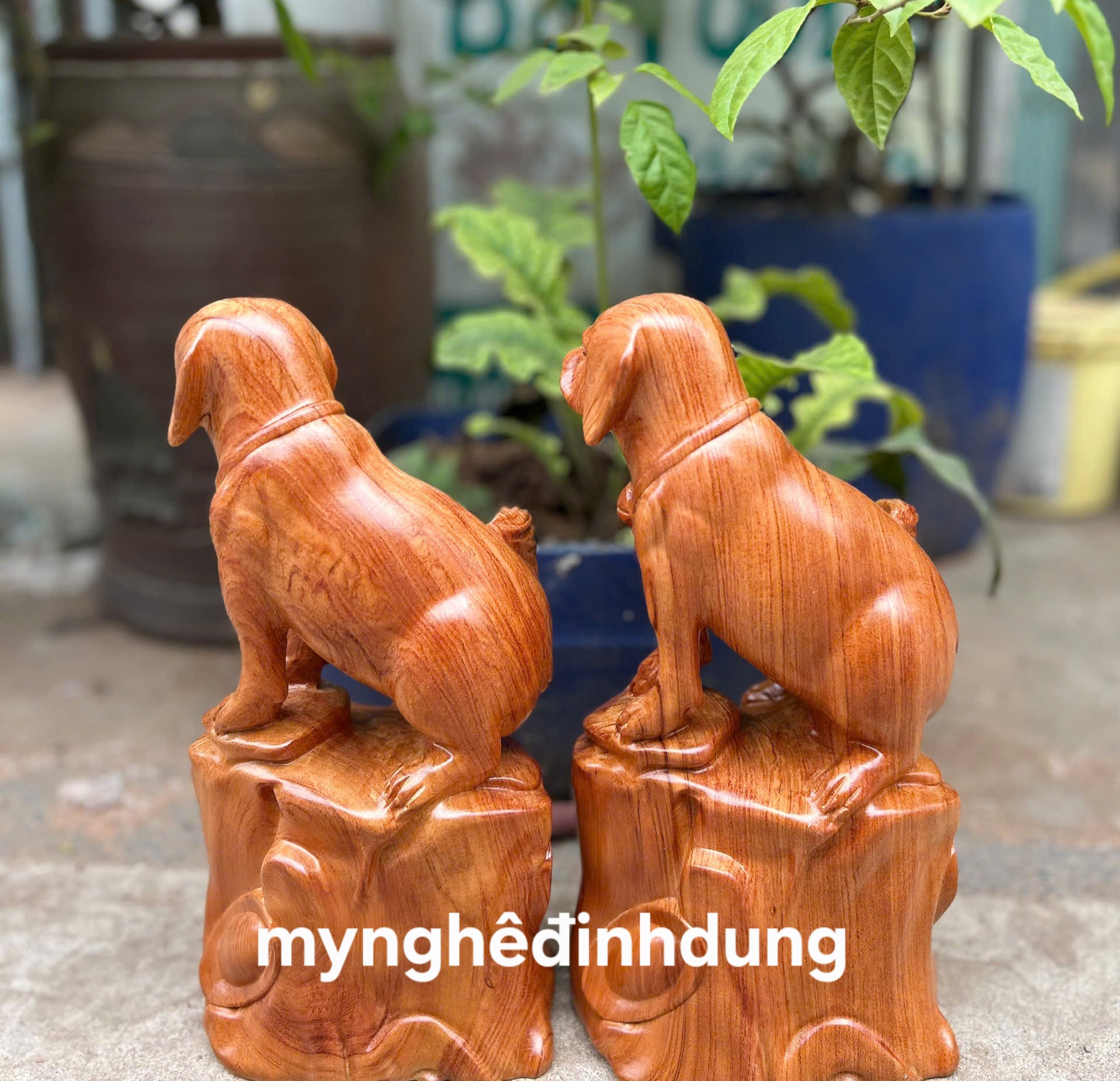 Tượng con chó (cún ) phong thủy bằng gỗ  hương đá  cao 20x8x6cm