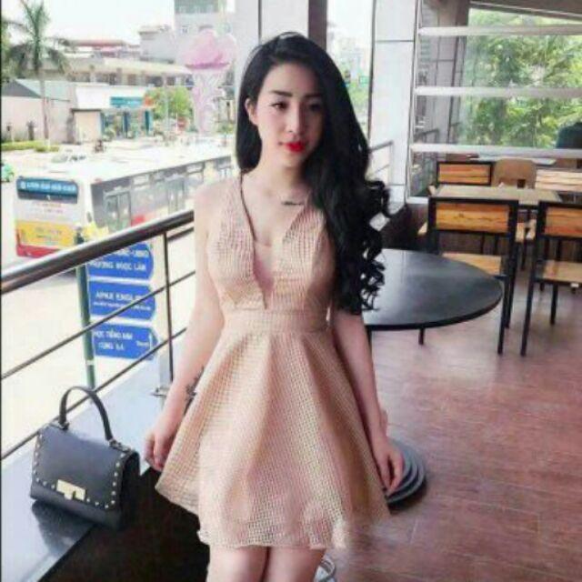 Đầm lỗ xòe pha lưới