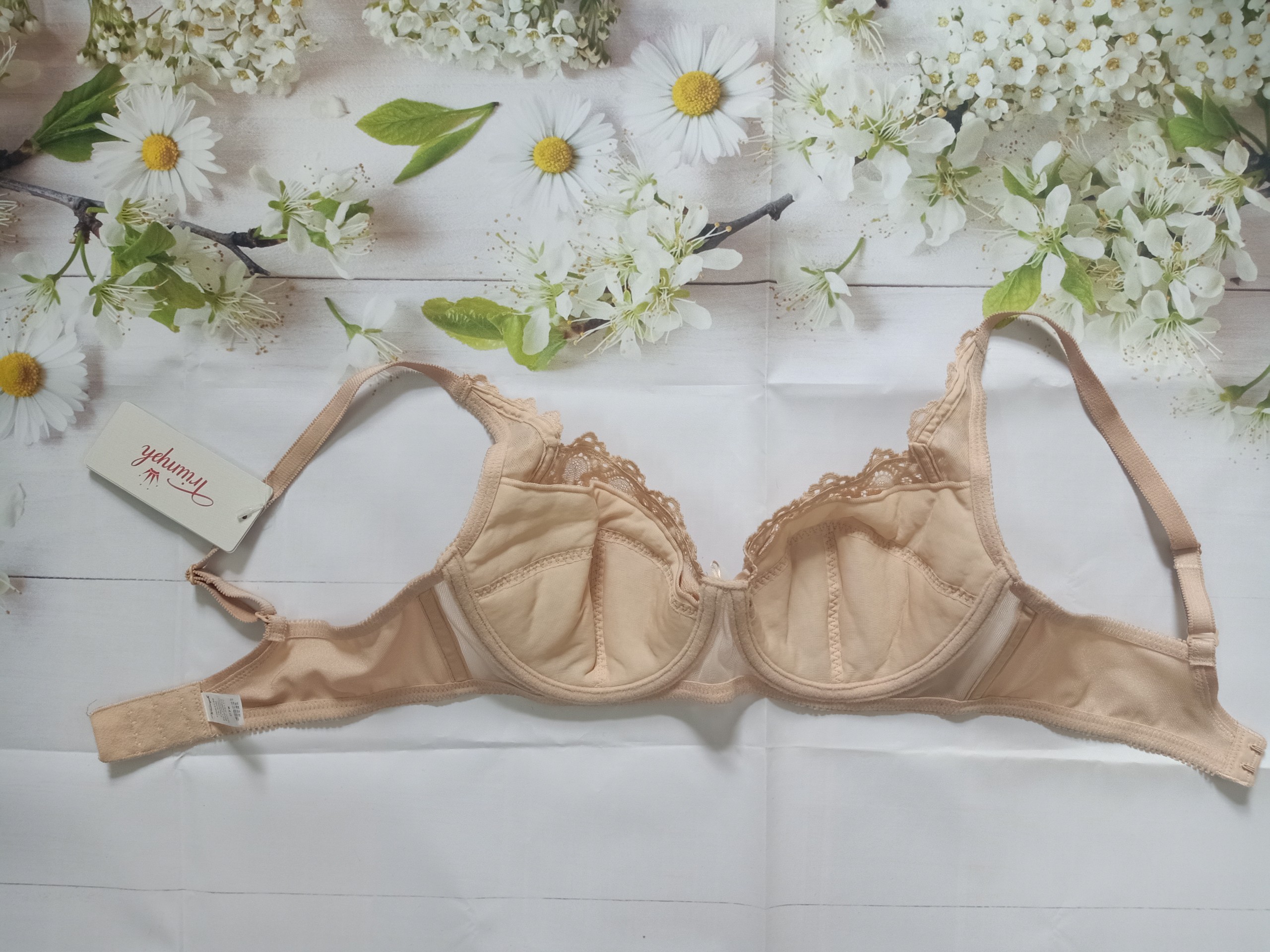 Áo ngực nữ ren Triumph F921-575 mỏng ,có gọng,ôm ngực
