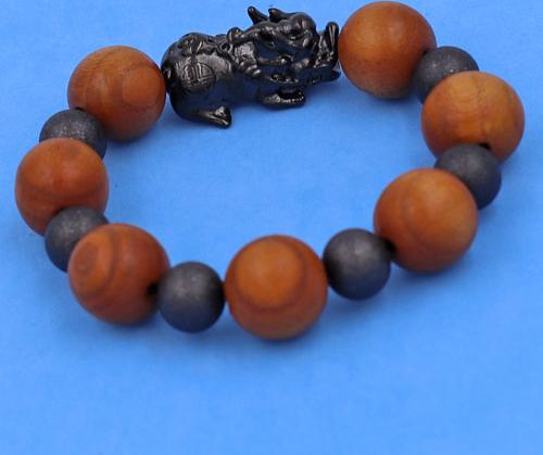 Chuỗi tay Gỗ Hoàng Đàn 18 ly phối 6 bi charm Tỳ Hưu inox - Vòng size XXXL