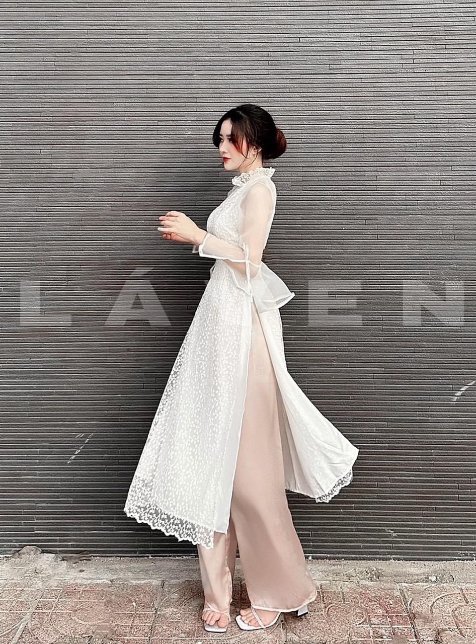 ÁO DÀI TRẮNG REN TRƠN TAY LỬNG LOE BÈO NGẮN CÁCH TÂN + QUẦN ỐNG RỘNG TẾT