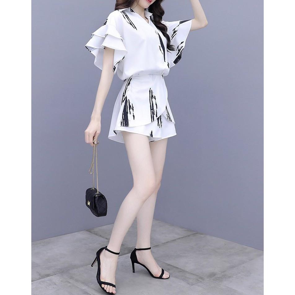 Set bộ quần short cách điệu áo tay loe tầng họa tiết thời trang