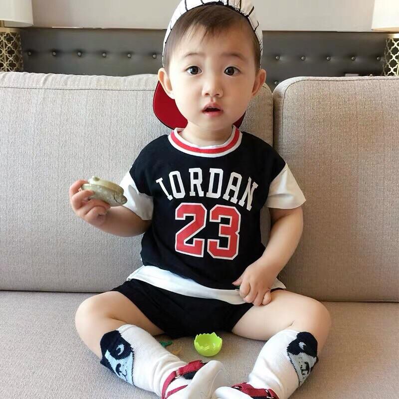 Bộ thể thao cho bé trai 8-17kg có 2 màu đỏ và đen