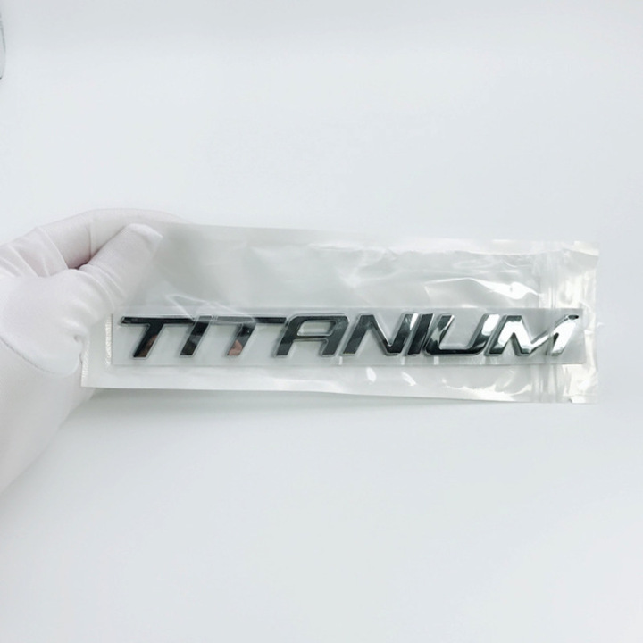 Decal tem chữ TITANIUM chất liệu inox dán đuôi xe ô tô