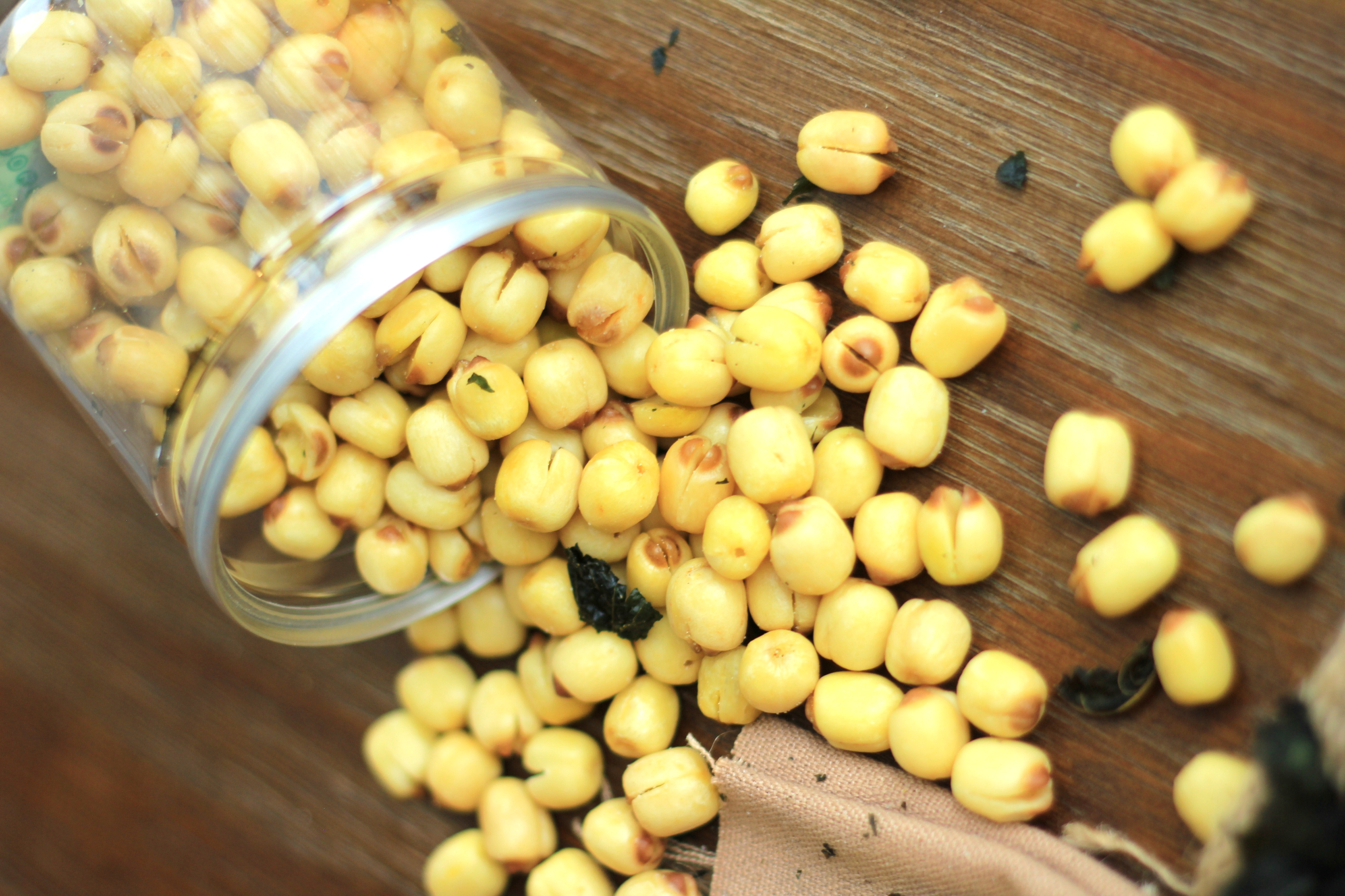 Hạt Sen Sấy Lá Tía Tô 230g / Dried Lotus Seeds With Perilla Leaves 230g