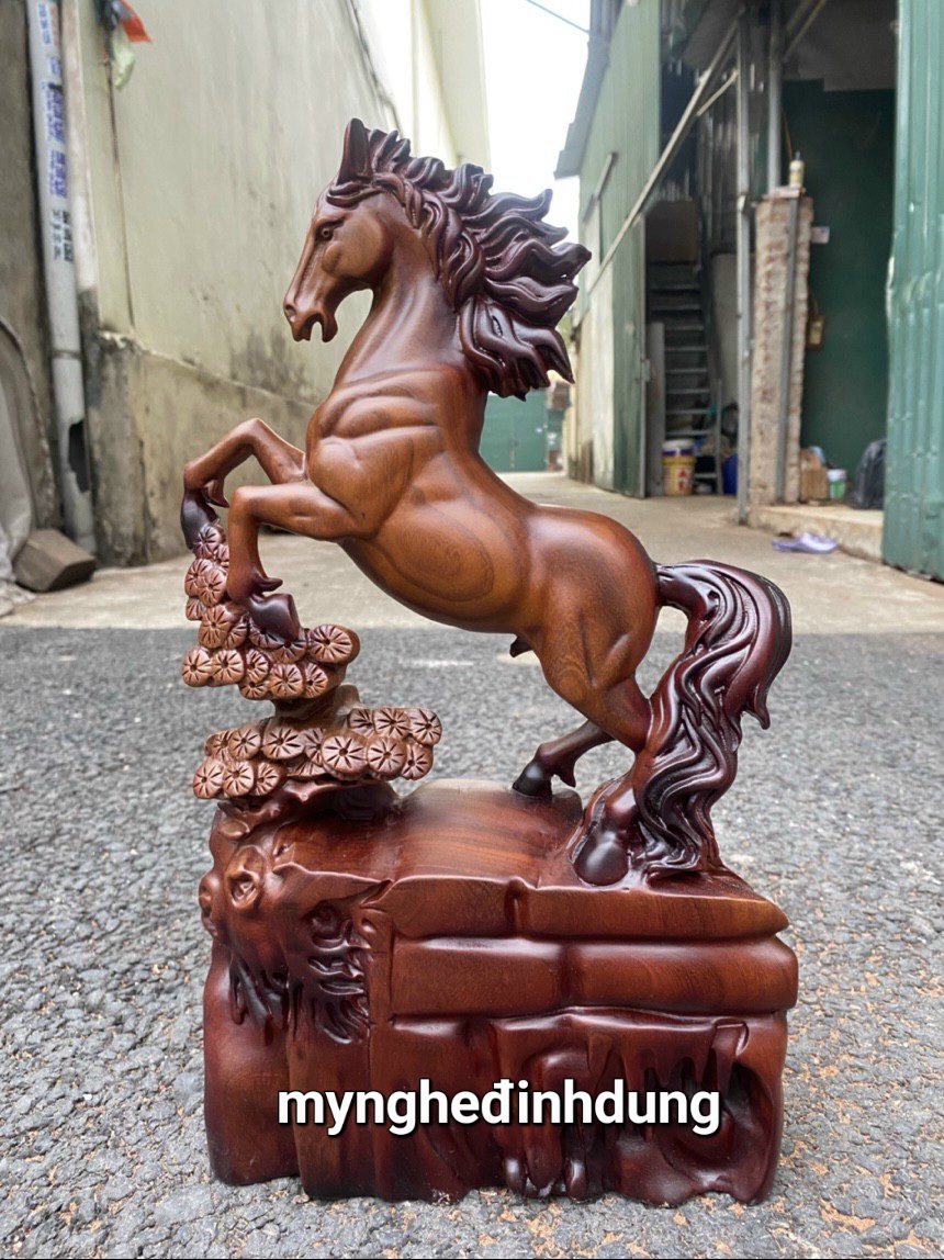 Tượng con ngựa nhất mã phi thiên phong thủy gỗ hương đá pu giả cổ kt cao 50×27×9cm