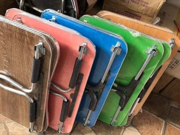 Bàn laptop chân thép sơn tĩnh điện học sinh gấp gọn có khe cắm ipad thông minh- Mix ngẫu nhiên