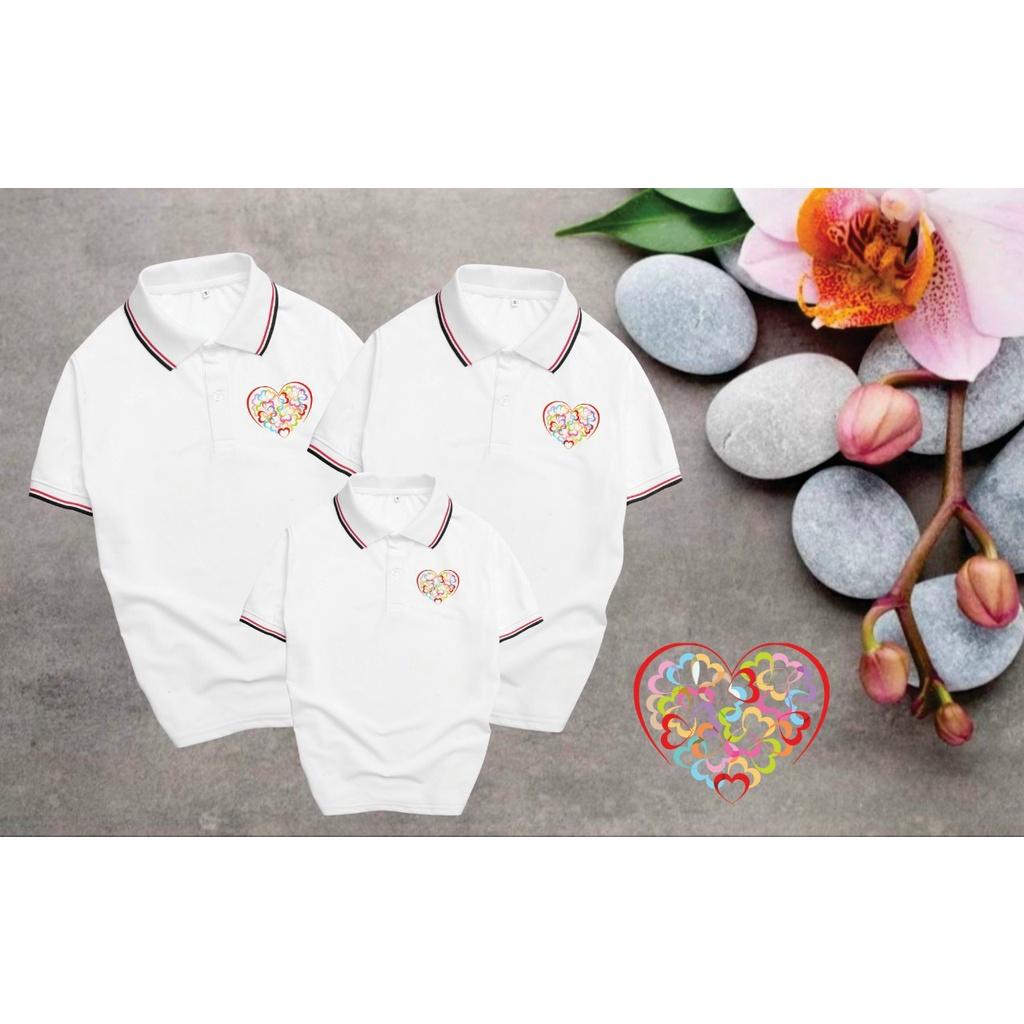 Áo Thun Gia Đình 3 Người Có Cổ Màu Đỏ In Logo Trái Tim Ngộ Nghĩnh .Chất Liệu Poly Thái 4 Chiều Đủ Size Từ 8 Đến 100kg.