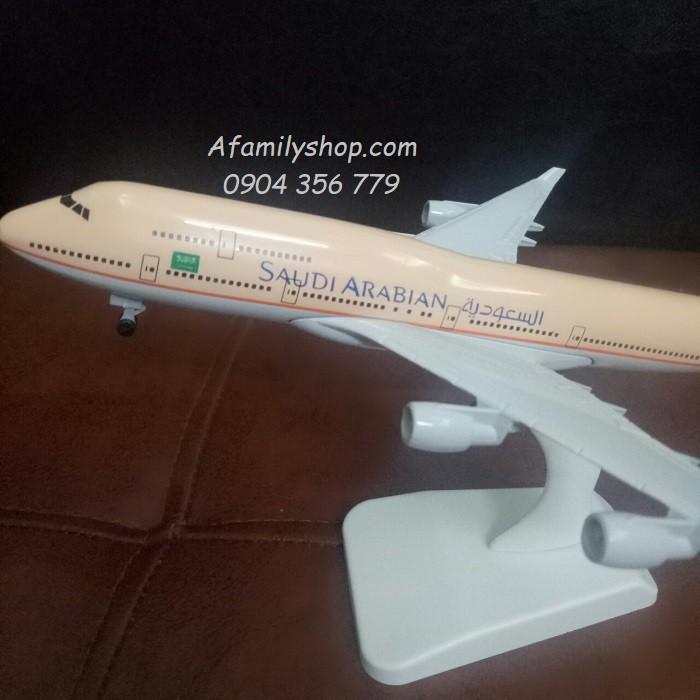 Mô hình máy bay tĩnh B747 Saudi Arabian Air 20cm có bánh xe