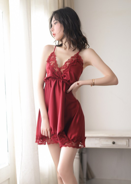 Hình ảnh Váy ngủ hai dây sexy vải lụa cổ tim hở lưng cao cấp - Màu đỏ