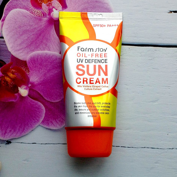 Kem Chống Nắng Kiềm Dầu Oil-Free Uv Defence Sun Cream - Hàng Chính Hãng