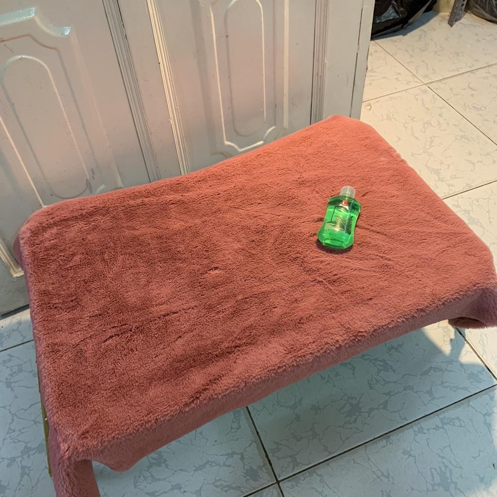 Hồng dâu ngắn mịn- Thảm lông trải tủ điện thoại, bàn trang điểm, chụp ảnh trưng bày sản phẩm.