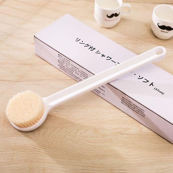 Bàn chải chà lưng, massage toàn thân cán dài Shower Brush, có móc treo - Màu trắng - GDHN Loại Tốt