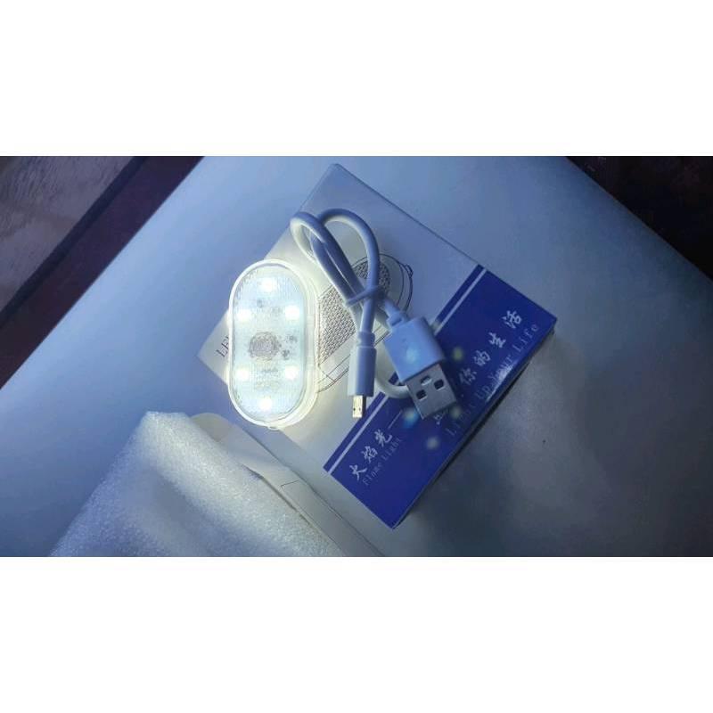 Đèn LED Gắn Trần Xe Hơi Không Dây Sạc USB Độ Sáng Cao