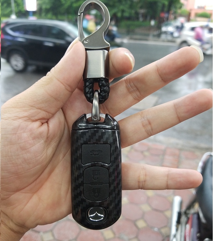 Ốp nhựa carbon, bọc bảo vệ chìa khóa xe Mazda  3, 6, CX-5 kèm móc đeo INOX