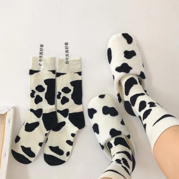 Tất Nữ Cổ Cao Họa Tiết Bò Sữa Trẻ Trung