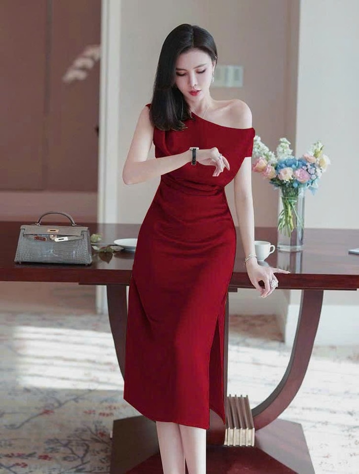 ĐẦM BODY LỤA LỆCH VAI XẺ TÀ CAO CẤP