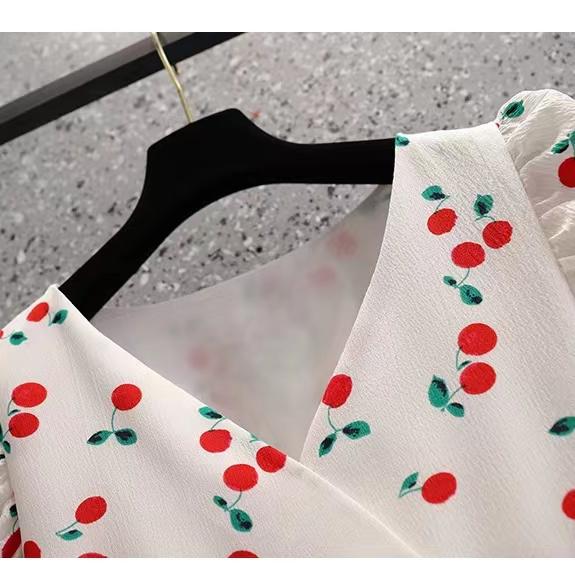 TOBE1SHOP Quần áo mùa hè 2023 Cherry in tay áo ngắn Vintage V cổ thắt lưng thiết kế cảm giác đầm cho phụ nữ
