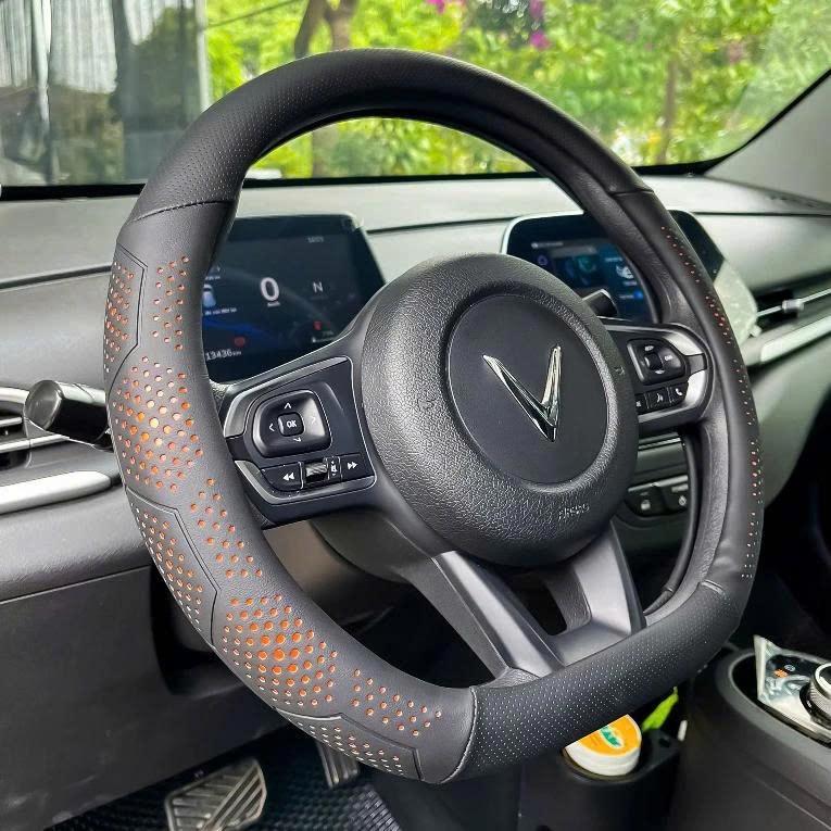 Bọc Vô Lăng Ô Tô 3D Da Nappa Cao Cấp Siêu Mỏng Thiết Kế Kiểu Dáng Lỗ Thoát Khí Chống Trơn - chấm xanh