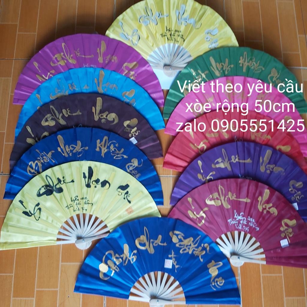 1 Quạt vải viết thư pháp theo yêu cầu, xòe rộng 50cm. Quạt trang trí