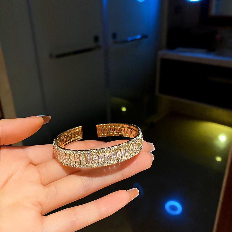 Vòng Tay Lắc Tay Nữ Titan Không Đen Gỉ Đính Đá Sáng Sang Trọng Đẹp Ring House