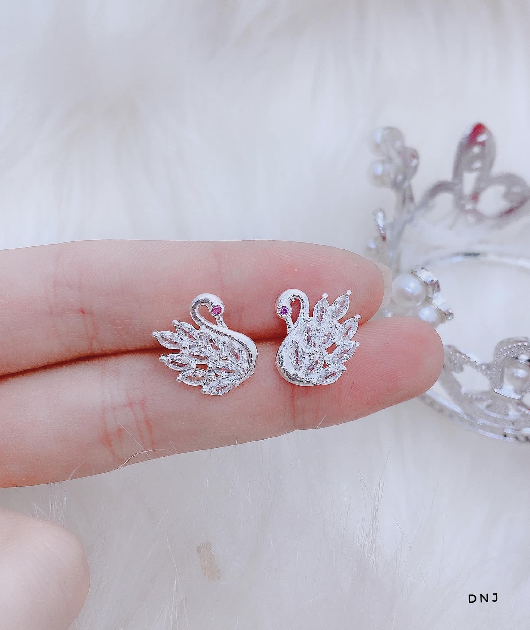 Bông tai thiên nga bạc ta đính đá lấp lánh