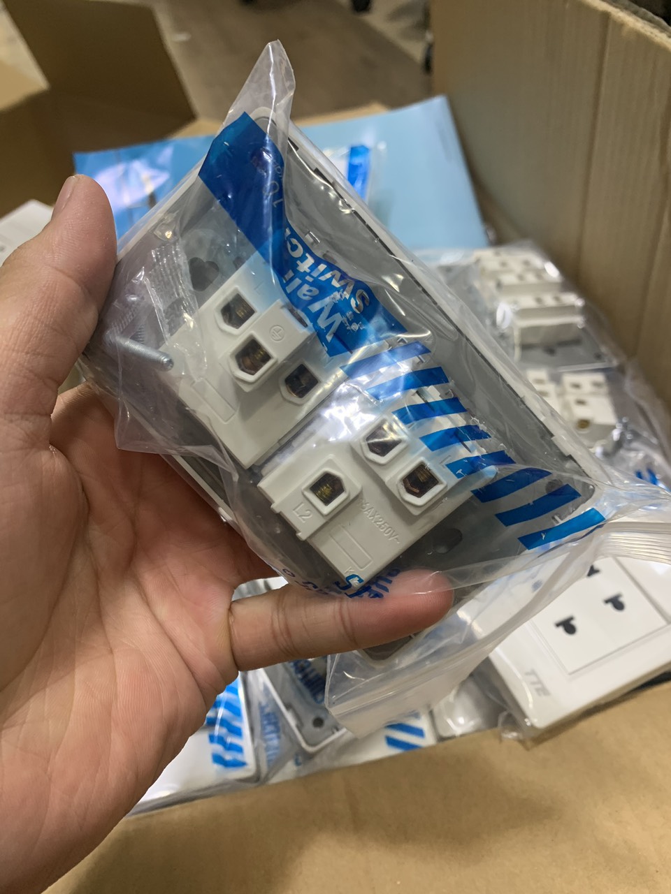 Bộ Ổ Điện Âm Tường Đầy Đủ Cao Cấp