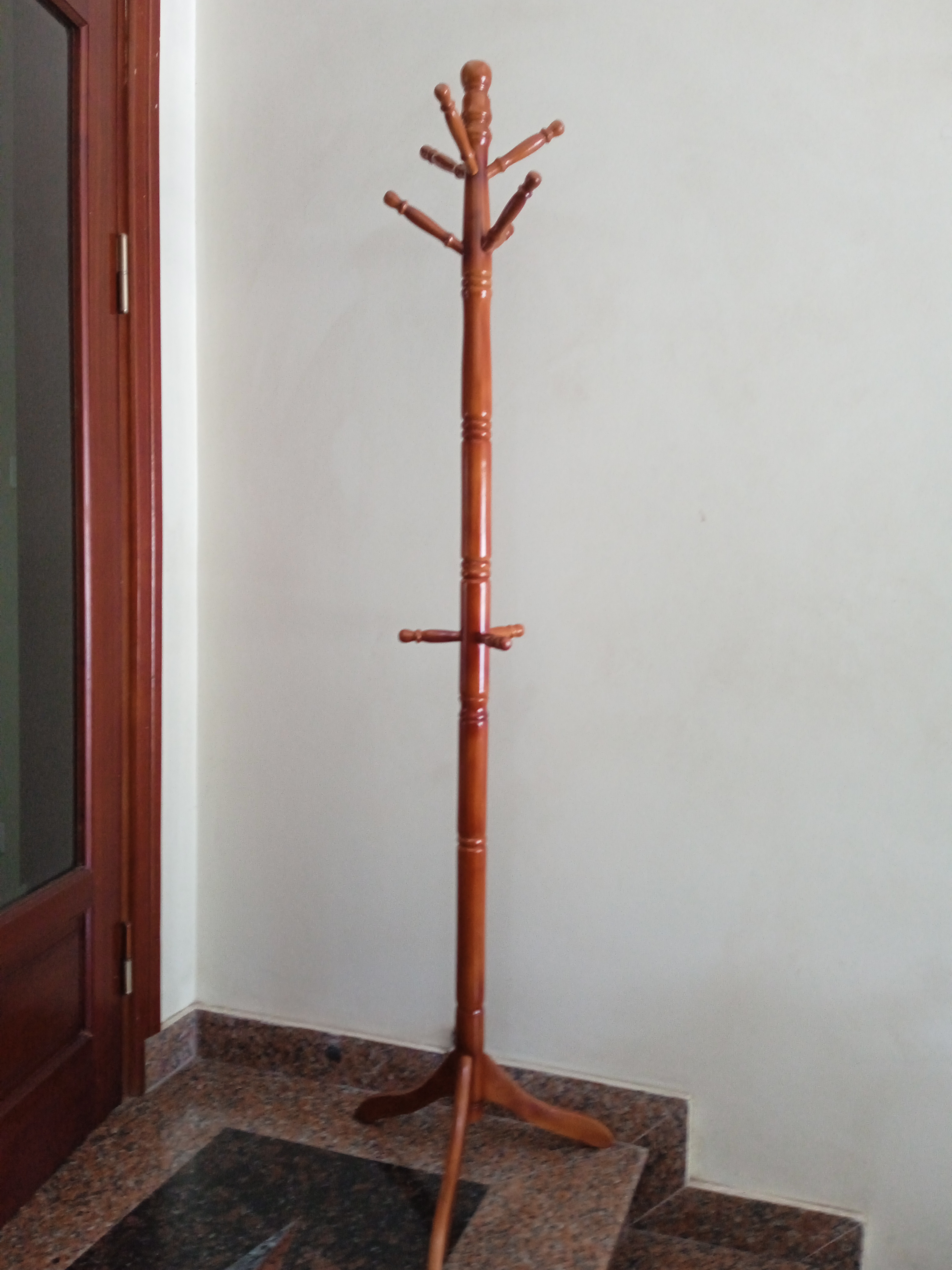 Cây treo quần áo N H home gỗ thân nhỏ màu nâu