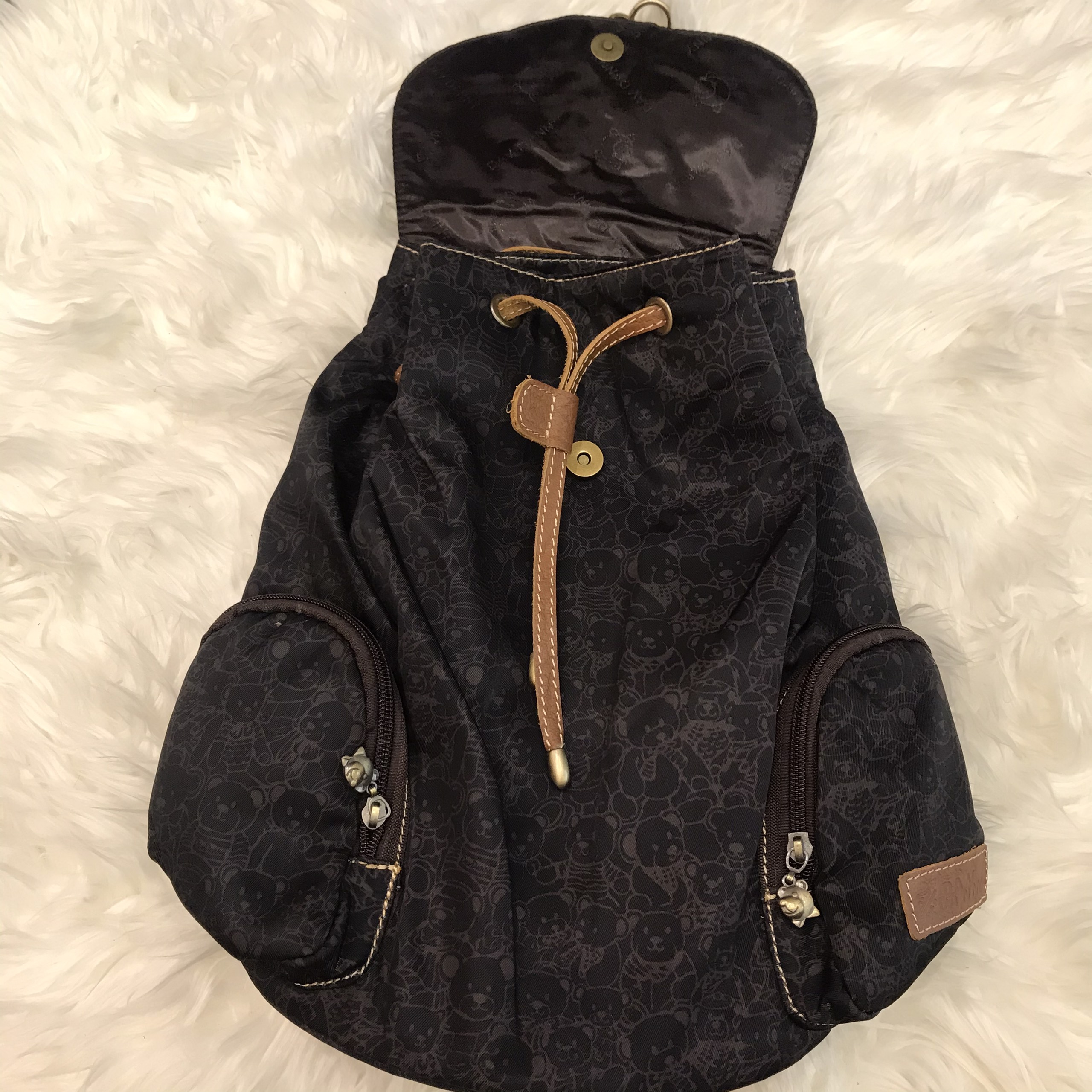 Balo Gấu thời trang , tuổi teen, nữ 4 ngăn 2 móc gấu in chìm hình gấu đen siêu xinh - DD152M2059