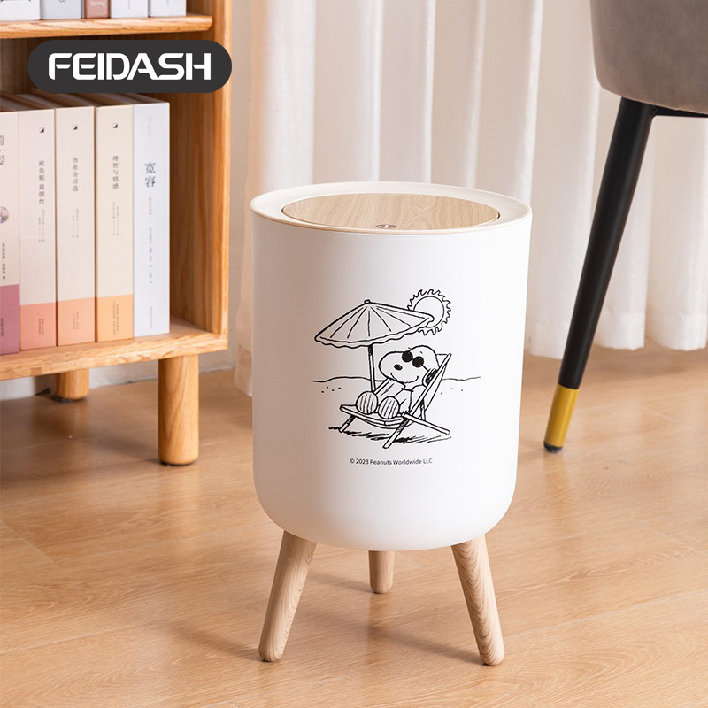 Thùng Đựng Rác Chân Đứng Nắp Lật Vân Gỗ FEIDASH Snoopy G3391 - Kiểu dáng thiết kế hoạt hình ngộ ngĩnh giúp bé yêu thích hơn với việc bỏ rác vào thùng