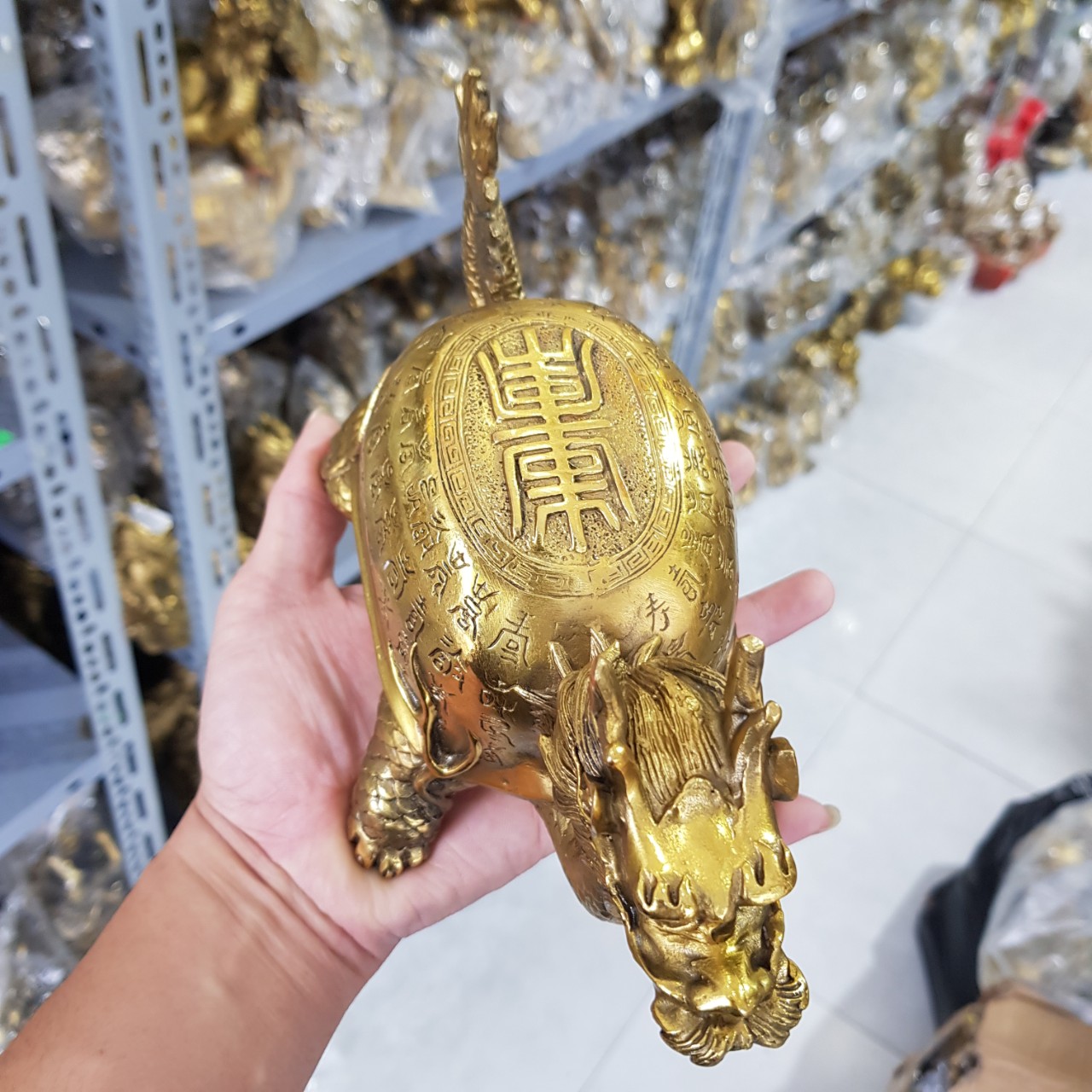 Tượng Long quy khắc chữ chất liệu bằng đồng MS525