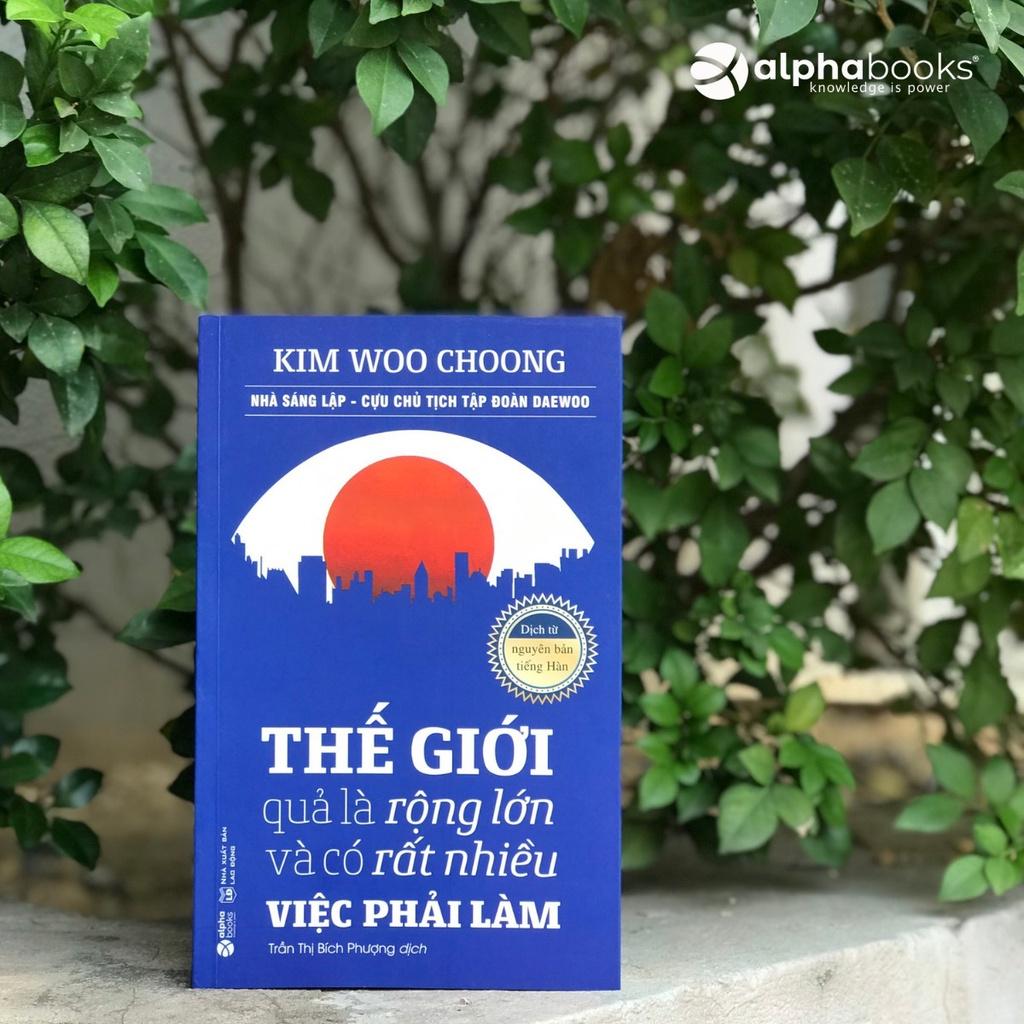 Trạm Đọc Official | Thế Giới Quả Là Rộng Lớn Và Có Rất Nhiều Việc Phải Làm (Tái Bản)