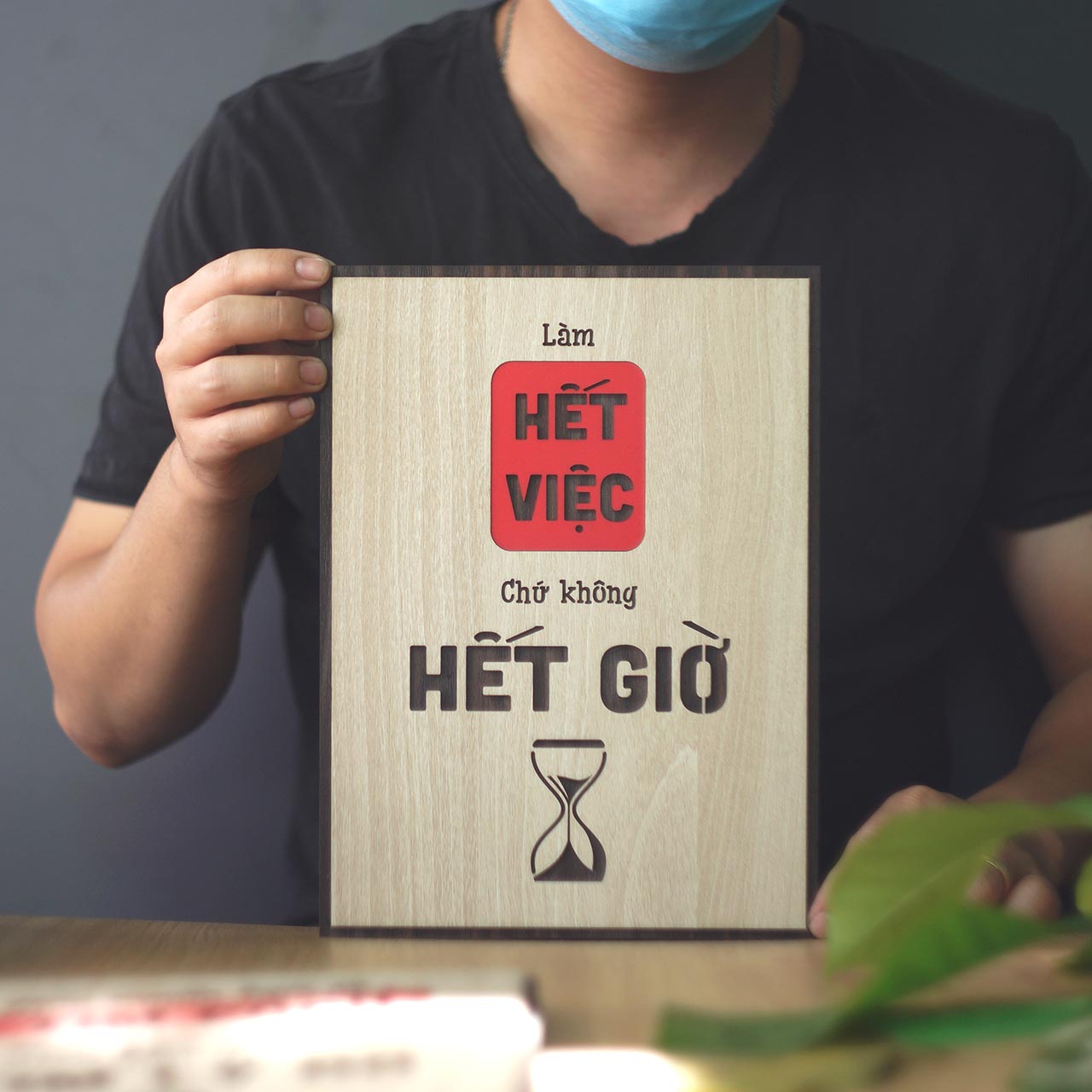 Tranh Trang Trí Vintage TBIG119: Làm hết việc chứ không hết giờ