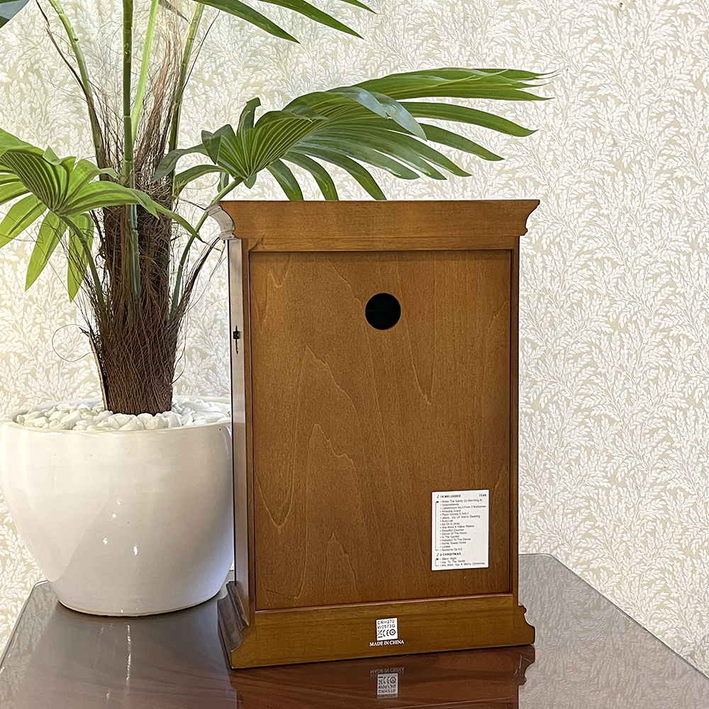 Đồng hồ Rhythm CRH270UR06- Kt 23.0 x 33.0 x 12.6cm, 2.4kg. Vỏ gỗ, dùng PIN