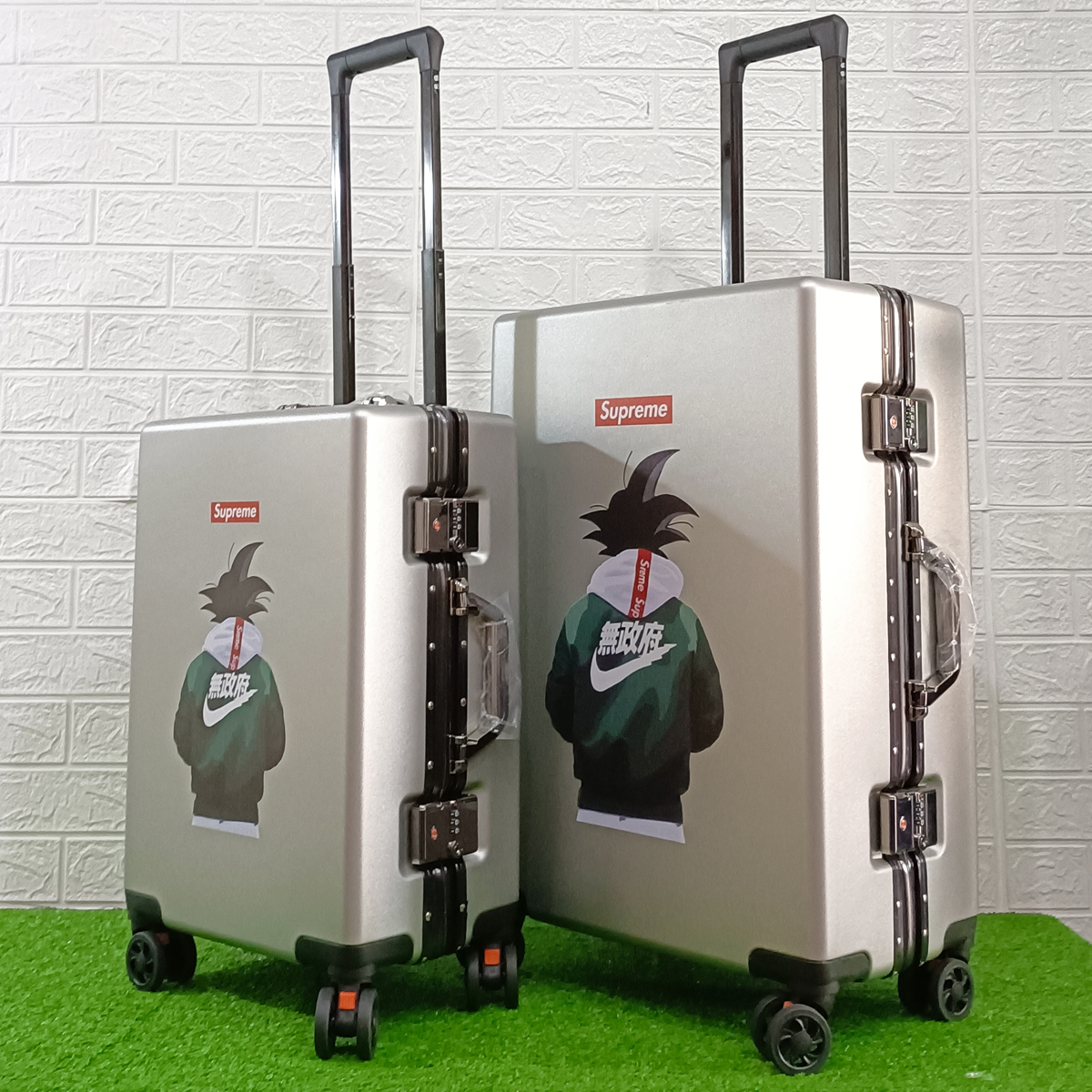Vali Hình Họa Tiết Vỏ Nhựa Khung Nhôm Khóa Sập NiceVilla