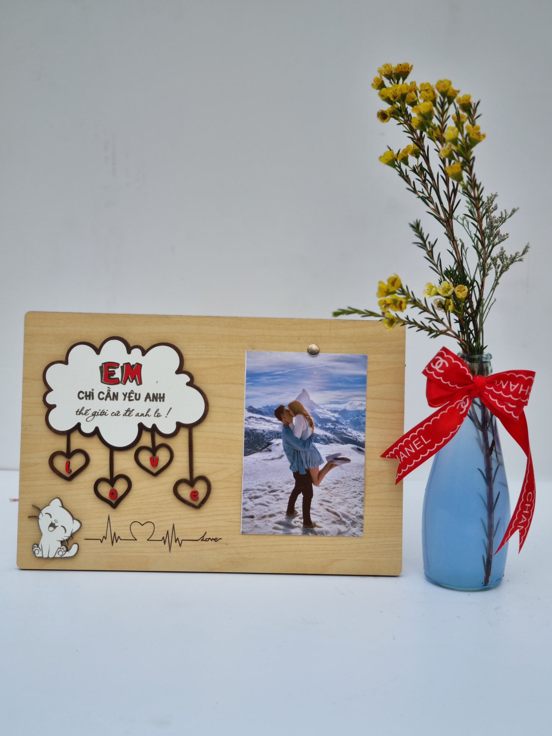 Khung ảnh để bàn cao cấp bằng gỗ , Lưu lại khoảnh khắc đẹp của tình yêu