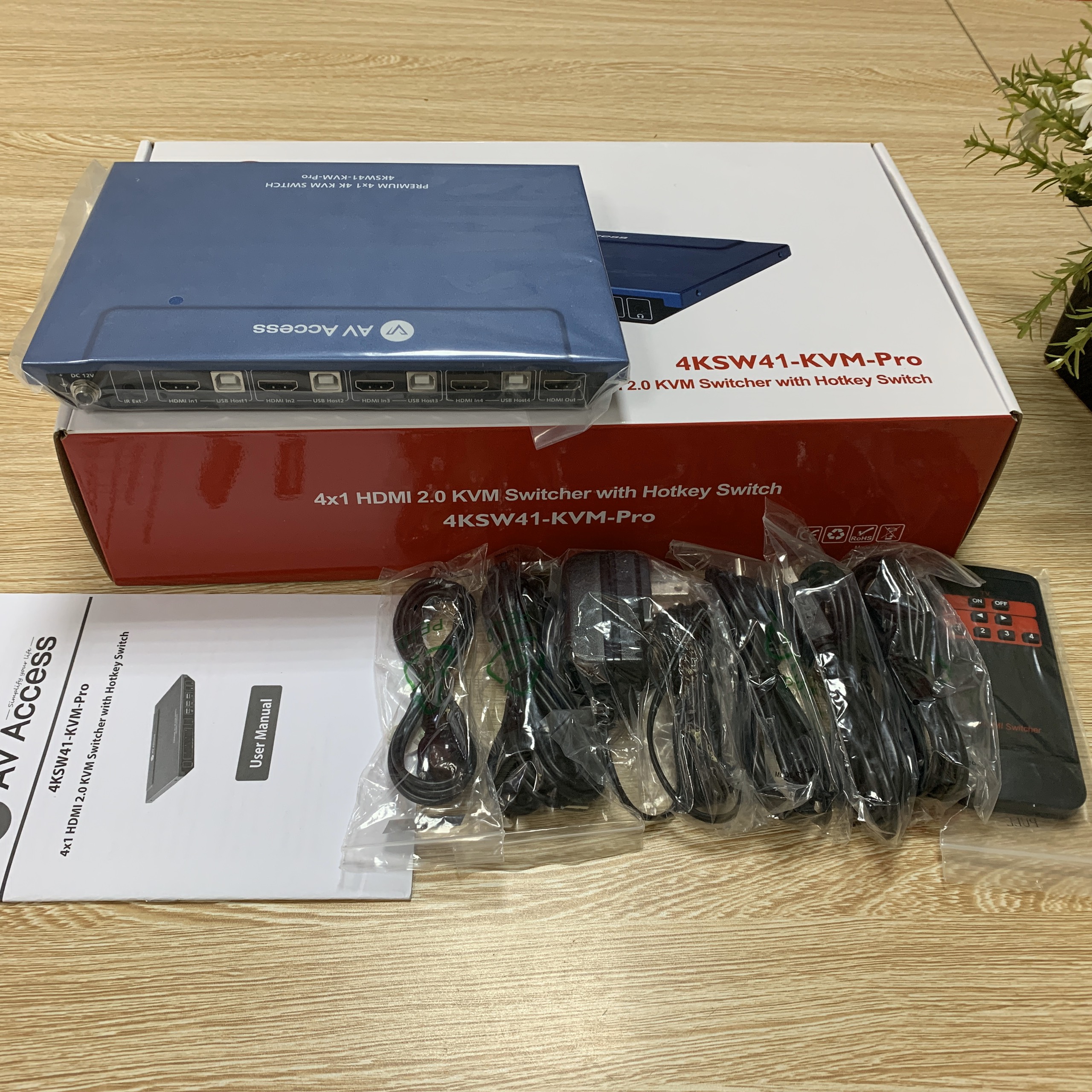 KVM HDMI 4 cổng PRO AV Access 4KSW41-KVM-PRO 4K60hz, DR10, HDCP 2.2, 5Multi-view Mode, Remote Control, Mic in/Audio Out - Hàng chính hãng