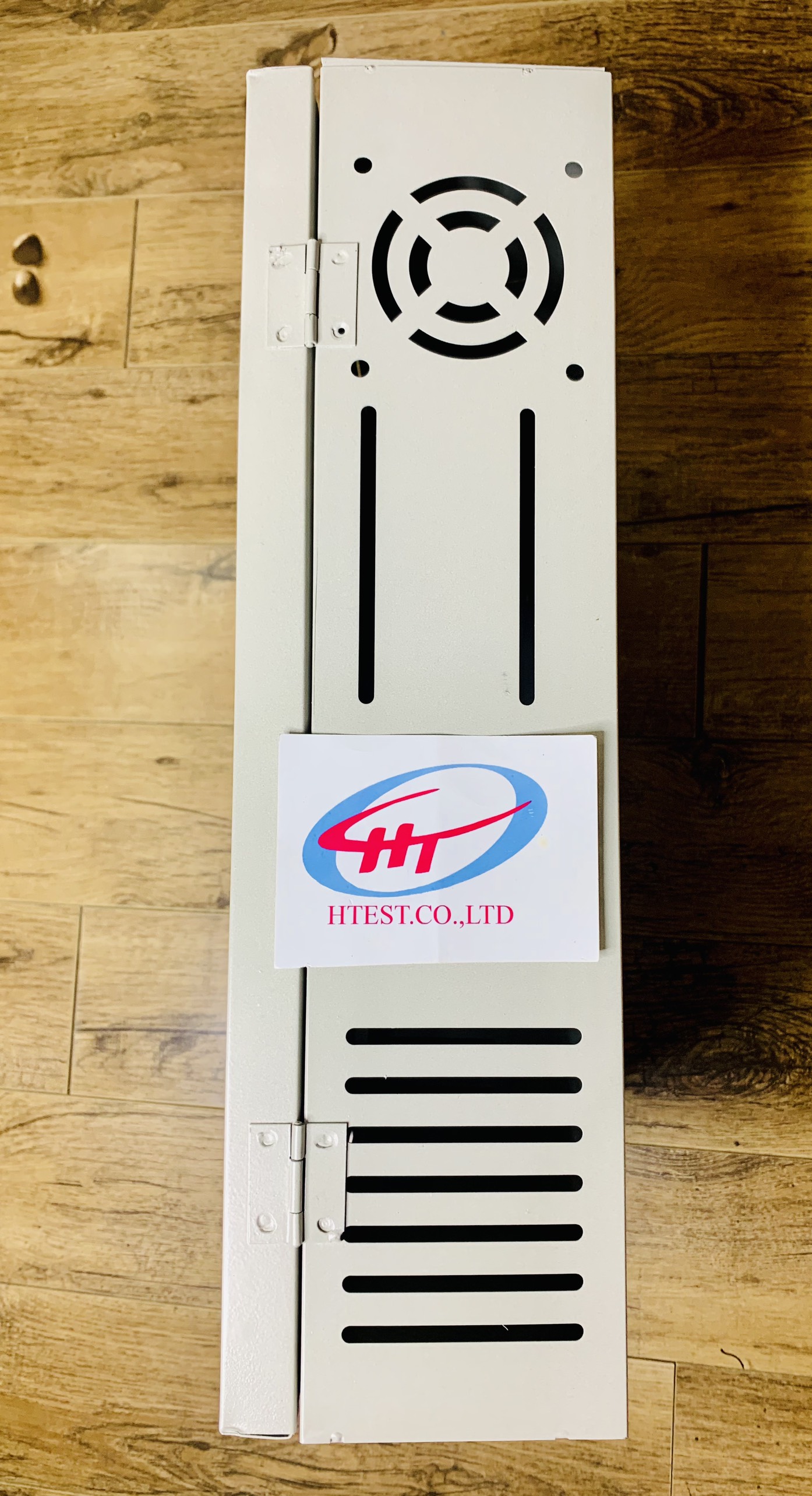 Tủ đựng đầu ghi camera, các bộ switch nhà mạng, các bo mạch điện, điện tử...