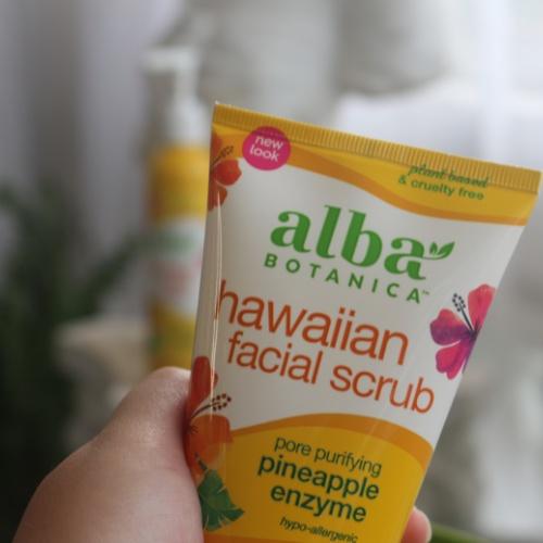 Tẩy tế bào da mặt enzyme dứa ALBA BOTANICA HAWAIIAN FACIAL SCRUB PORE PURIFYING PINEAPPLE ENZYME