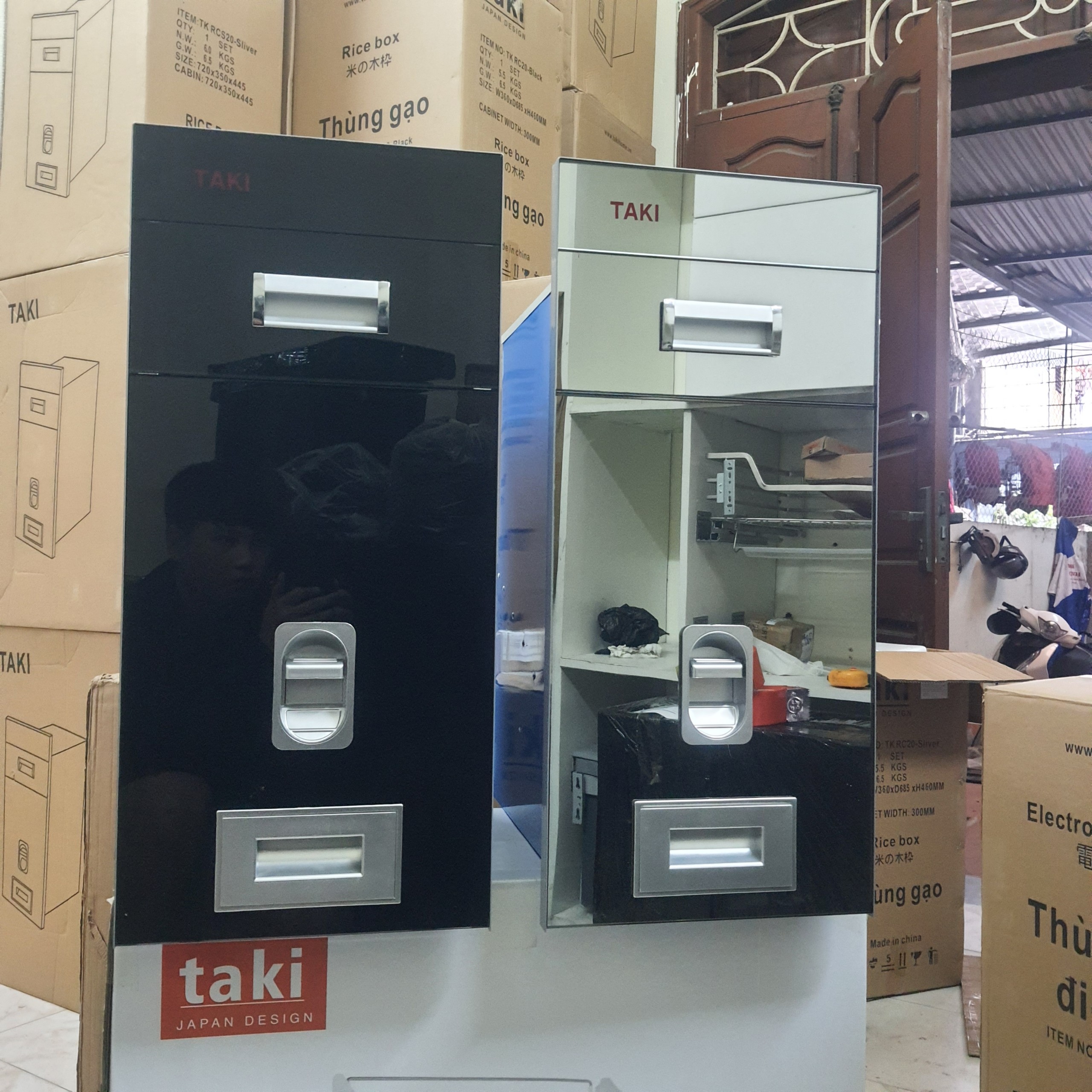 Thùng Gạo Thông Minh Gương Cường Lực Tủ Bếp TAKI Dành Cho Tủ Bếp Dưới - Có Thợ Lắp Đặt