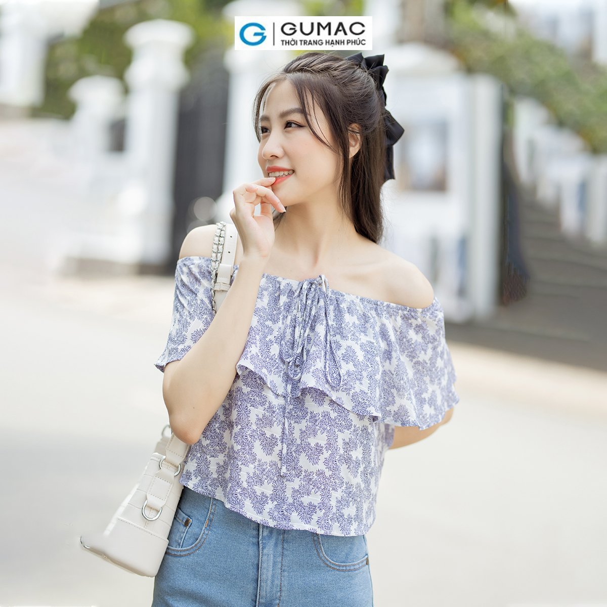 Áo kiểu trễ vai nữ tính trẻ trung thời trang GUMAC AD07020