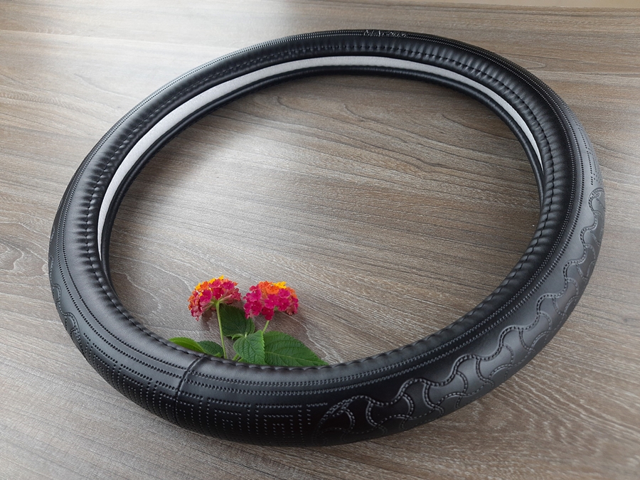 Bọc vô lăng cao cấp Macsim mã L620 mới chất liệu da thật - Khâu tay 100% size M màu be, mầu nâu, mầu đen