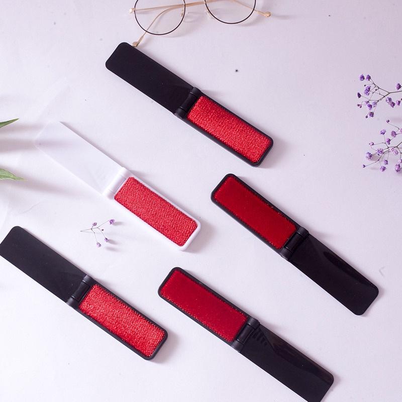 1 Pcs Plastic Fluff Fabric Clothes Dust Brush Pet Hair Remover Dry Clean Swivel Wheel Clothes Dust Brush Easy To Carry