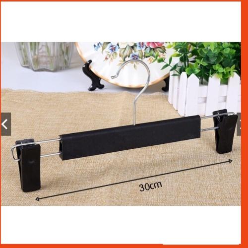 Móc treo quần áo - kẹp nhựa đen L1 dùng kẹp quần jean, quần tây,chân váy cho shop thời trang,kt 30cm,đầu móc xoay 360 độ