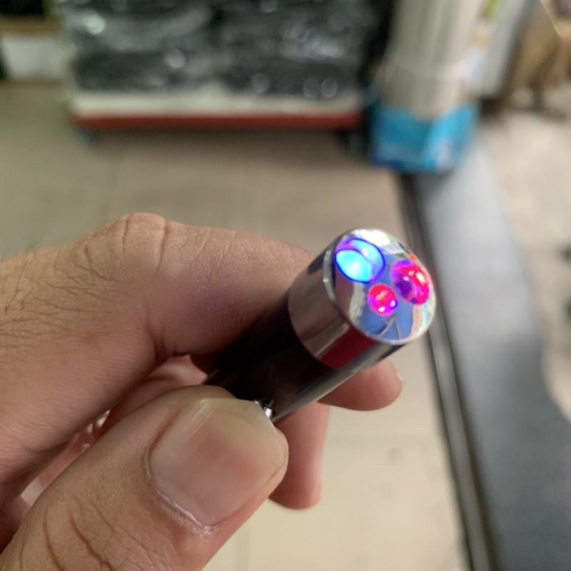 Móc khoá có đèn laser, đèn pin, soi tiề-n gi-ả màu ngẫu nhiên hàng Thái