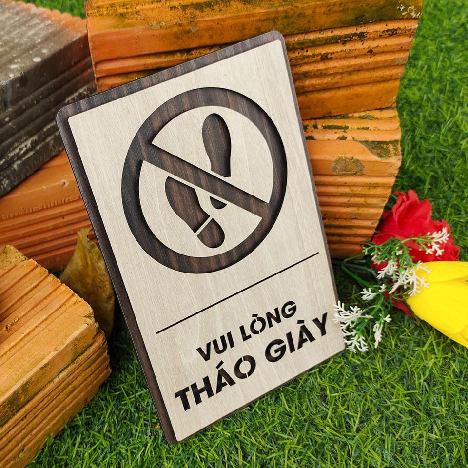 Bảng vui lòng tháo giày bằng gỗ 13x20cm cắt laser 2 lớp