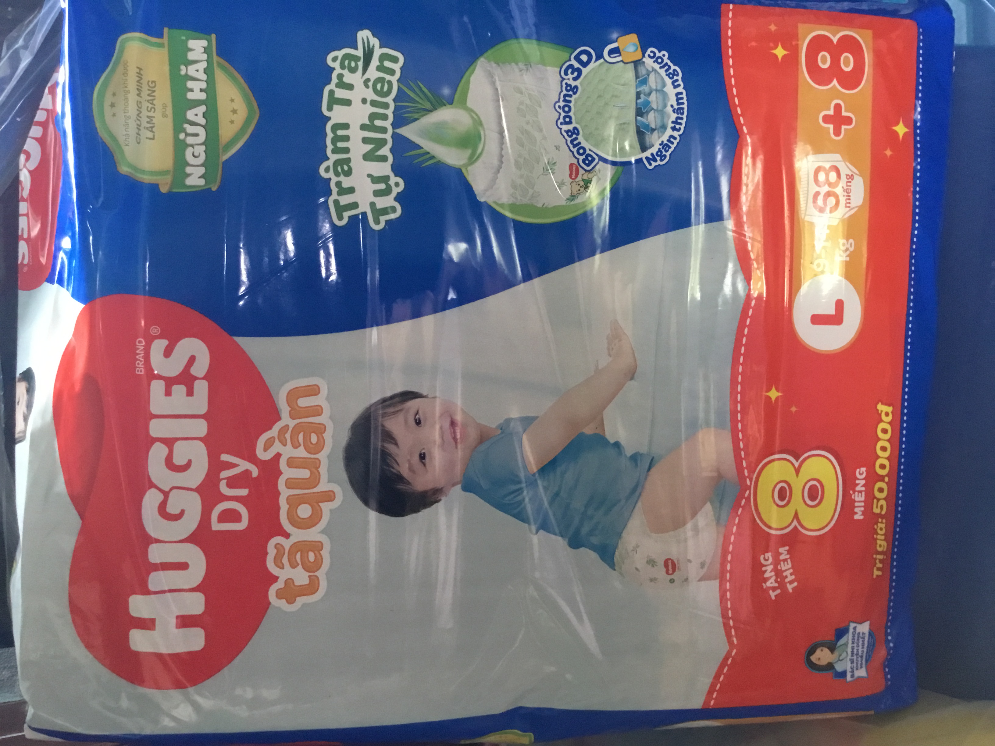 Tã quần Huggies L68 Skin Care Cho Bé Từ 9-14kg - Tràm trà tự nhiên ngừa hăm - Date mới